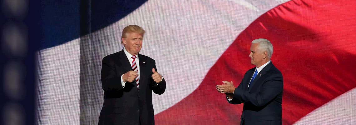 US-Präsident Donald Trump neben Vizepräsident Mike Pence