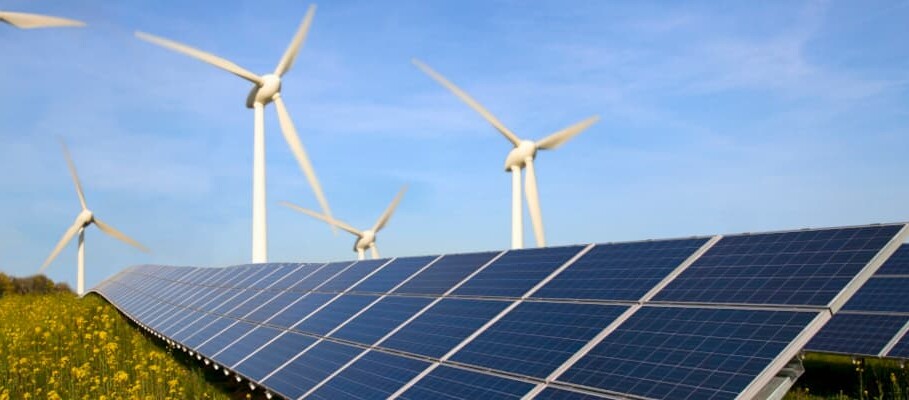Solarzellen und Windturbinen